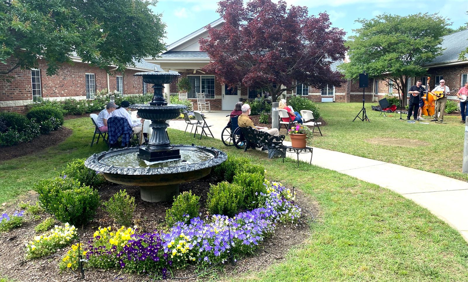 A live band playing by the fountain